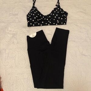 ✅Bundle aerie Black the Hugger Leggings an bikini,gym, top both size medium